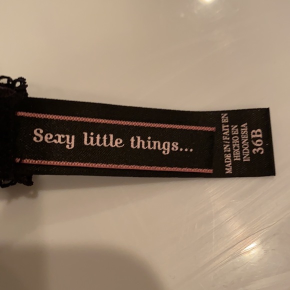 Victoria Secrete Bra 36B - Picture 7 of 8